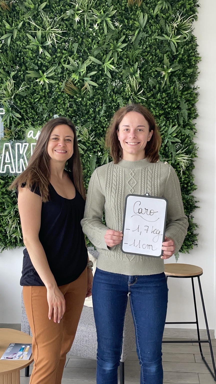 Photo souvenir au club avec une ardoise de résultats — 8