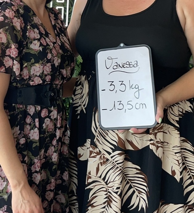 Photo avec une ardoise de résultats — 7