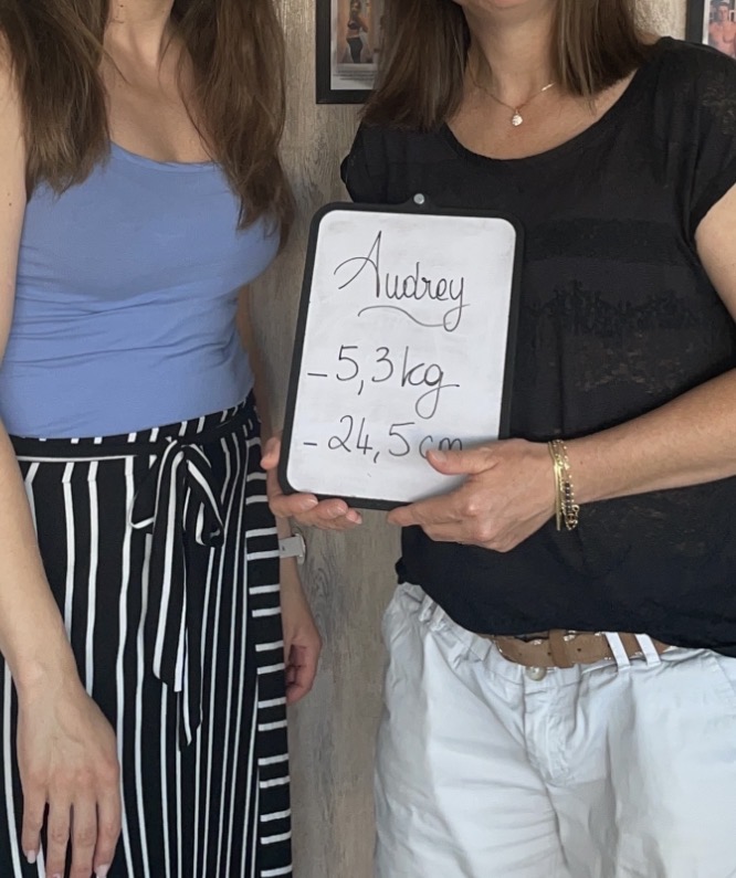 Photo avec une ardoise de résultats — 9